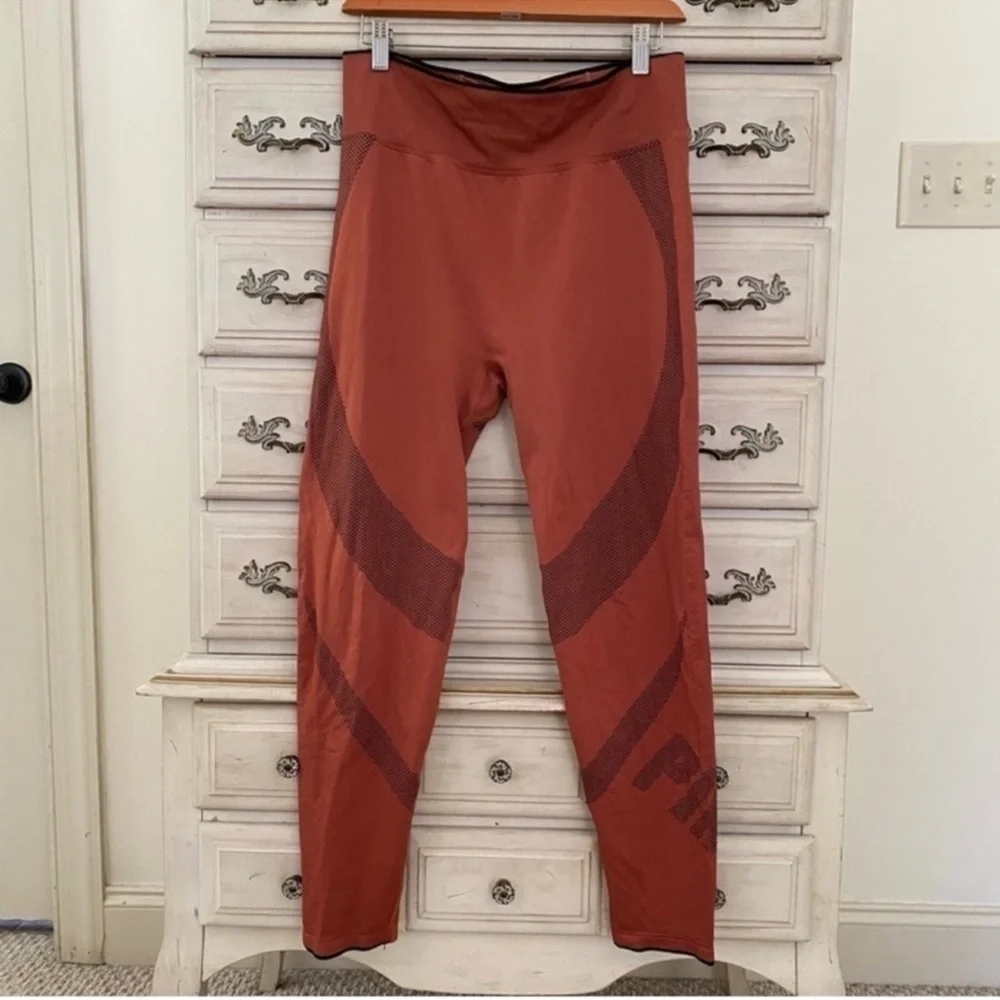 PINK Victoria’s Secret Yoga Leggings - Picture 3 of 7